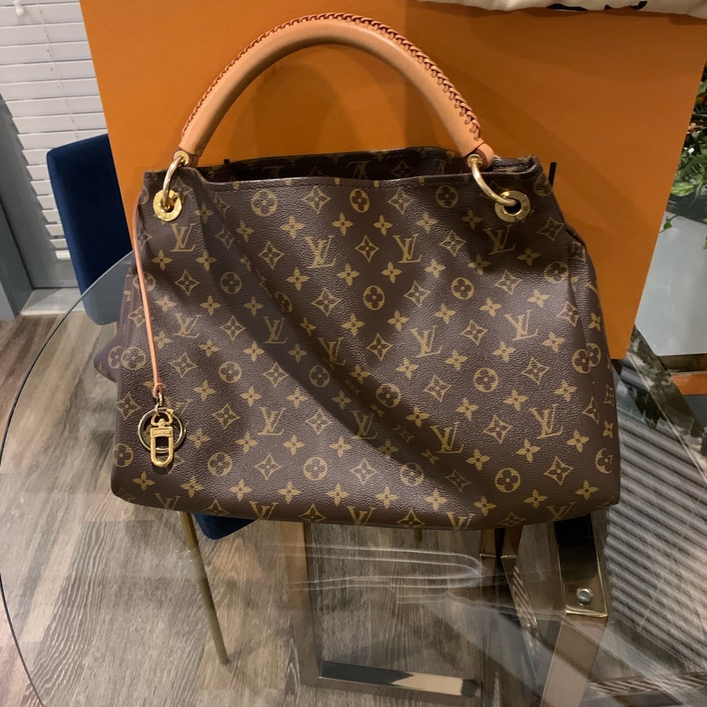 Louis Vuitton Artsy MM